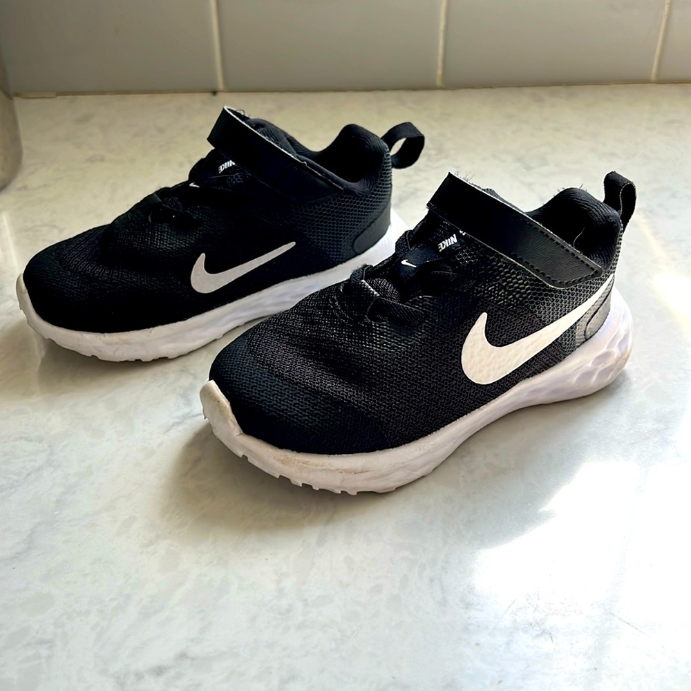 Nike Revolution 6, size 7.5, black